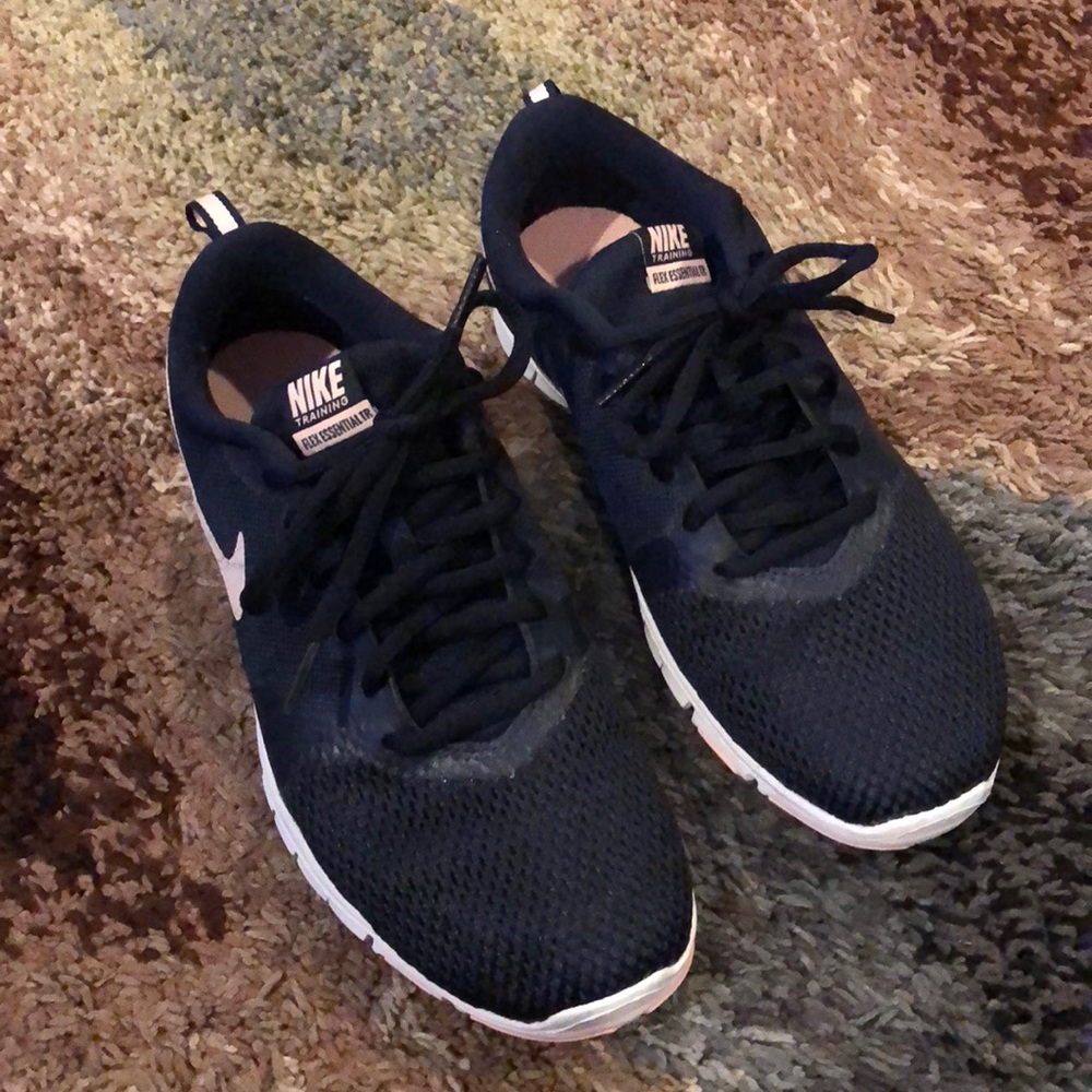 Nike Training Flex Essentials Size 7 Women’s
